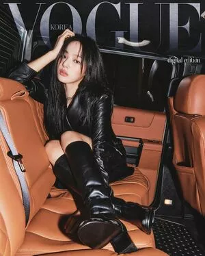 Minji / lovres_min__ / miniwithtattoos / newjeans_official nude photo #0721