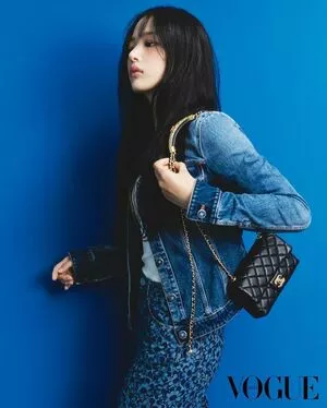 Minji / lovres_min__ / miniwithtattoos / newjeans_official nude photo #0728