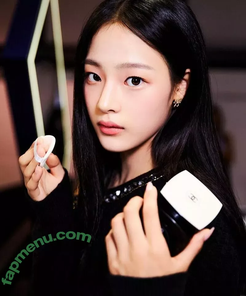 Minji nude photo #0025 (lovres_min__ / miniwithtattoos / newjeans_official)