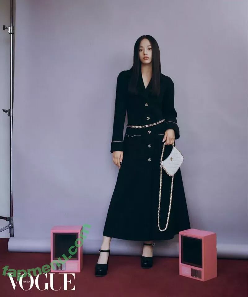 Minji nude photo #0038 (lovres_min__ / miniwithtattoos / newjeans_official)