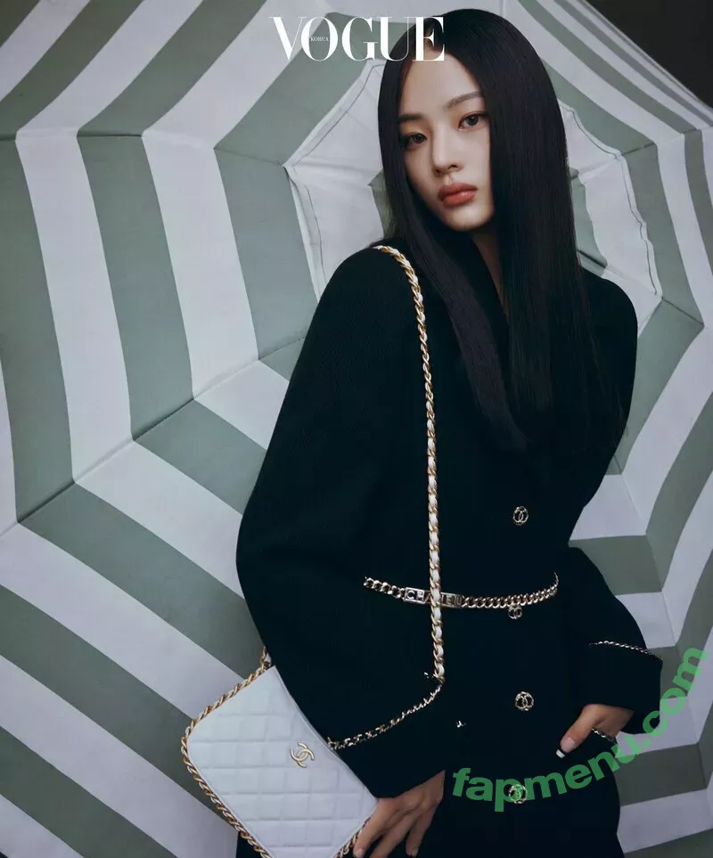 Minji nude photo #0042 (lovres_min__ / miniwithtattoos / newjeans_official)