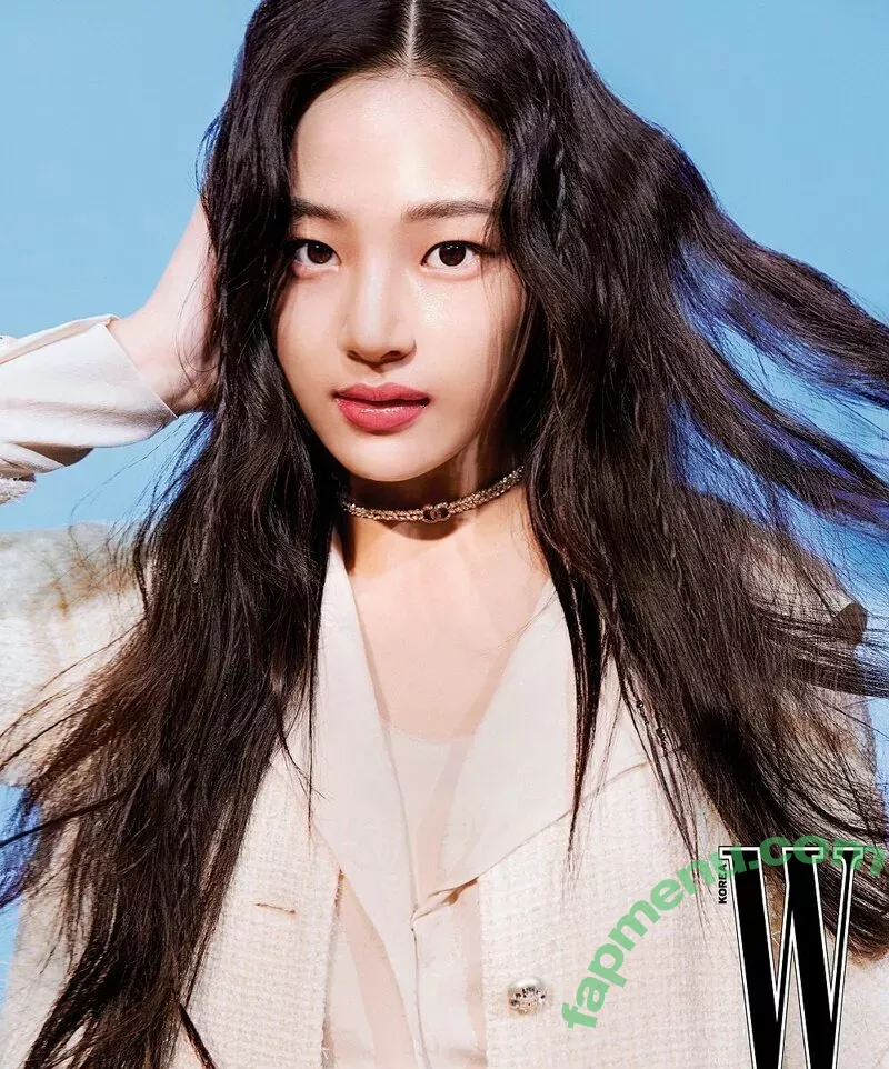 Minji nude photo #0043 (lovres_min__ / miniwithtattoos / newjeans_official)