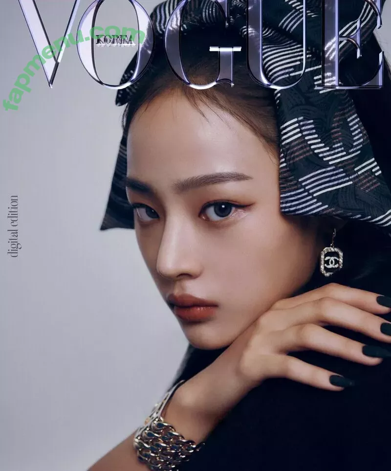 Minji nude photo #0060 (lovres_min__ / miniwithtattoos / newjeans_official)