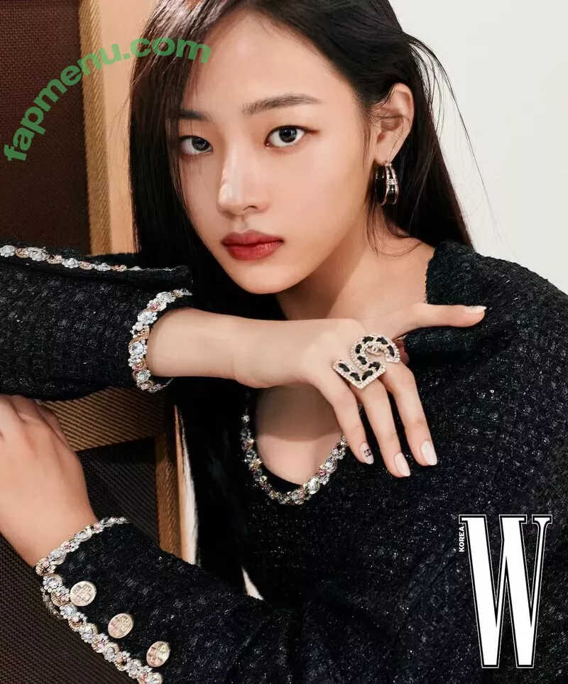 Minji nude photo #0067 (lovres_min__ / miniwithtattoos / newjeans_official)