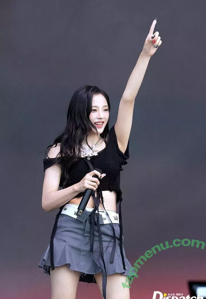 Minji nude photo #0084 (lovres_min__ / miniwithtattoos / newjeans_official)