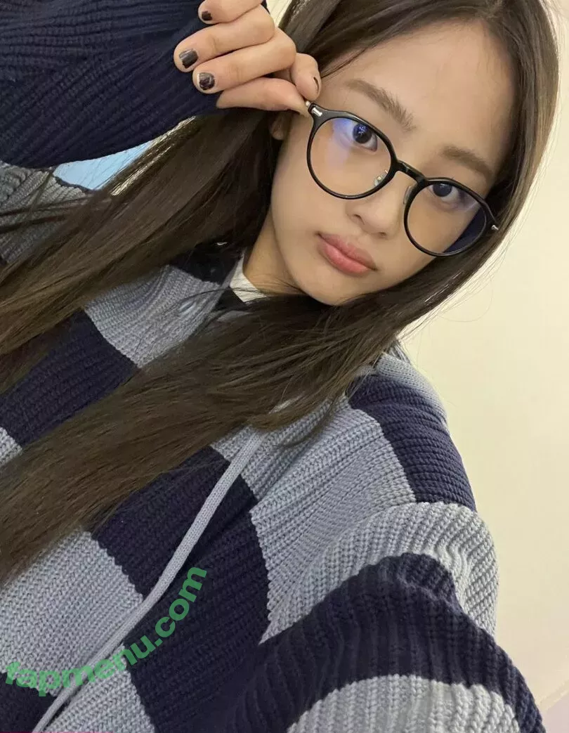 Minji nude photo #0090 (lovres_min__ / miniwithtattoos / newjeans_official)