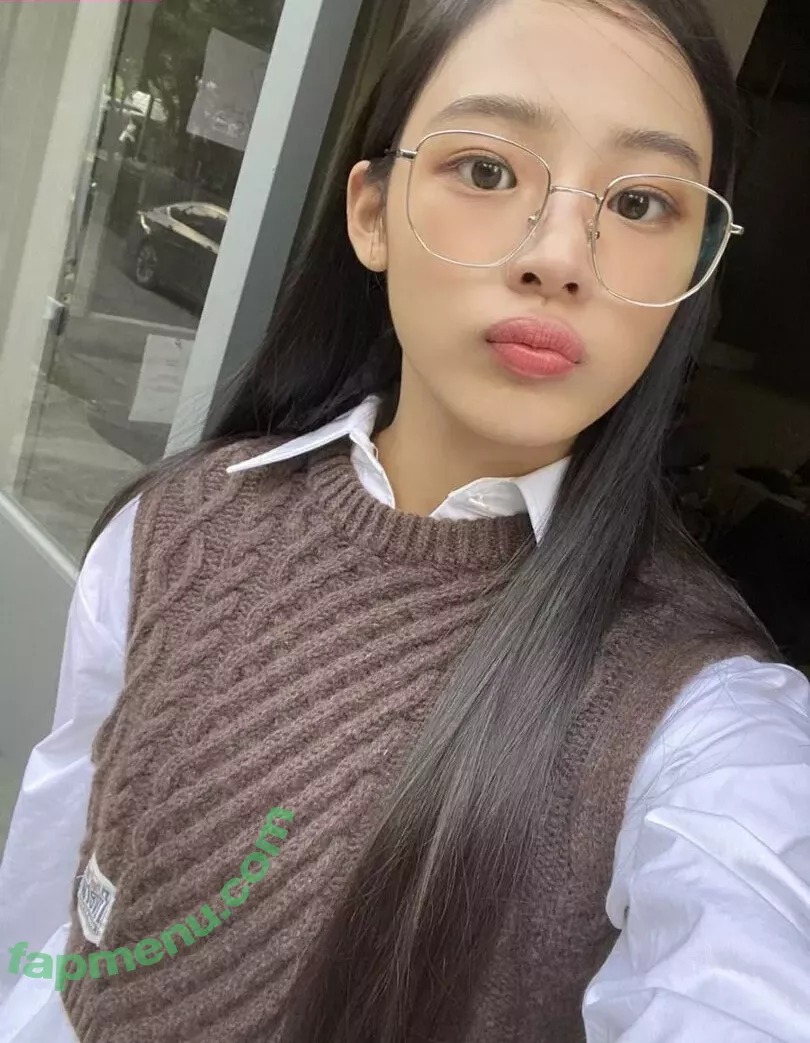 Minji nude photo #0098 (lovres_min__ / miniwithtattoos / newjeans_official)