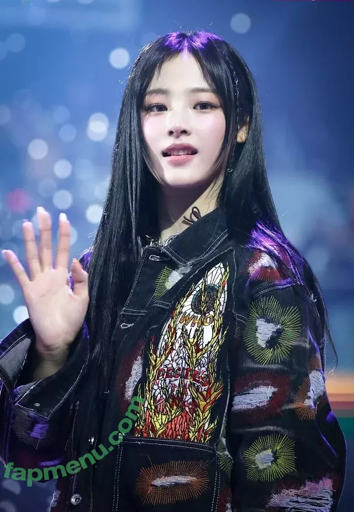 Minji nude photo #0111 (lovres_min__ / miniwithtattoos / newjeans_official)