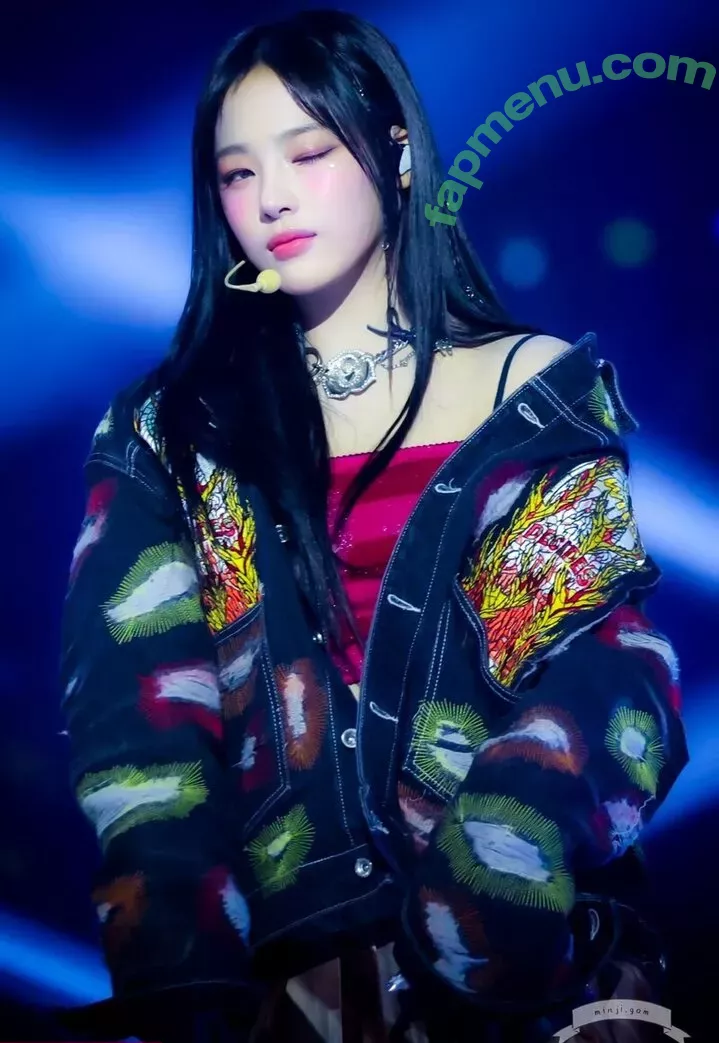 Minji nude photo #0113 (lovres_min__ / miniwithtattoos / newjeans_official)