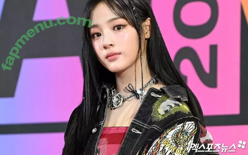 Minji nude photo #0114 (lovres_min__ / miniwithtattoos / newjeans_official)