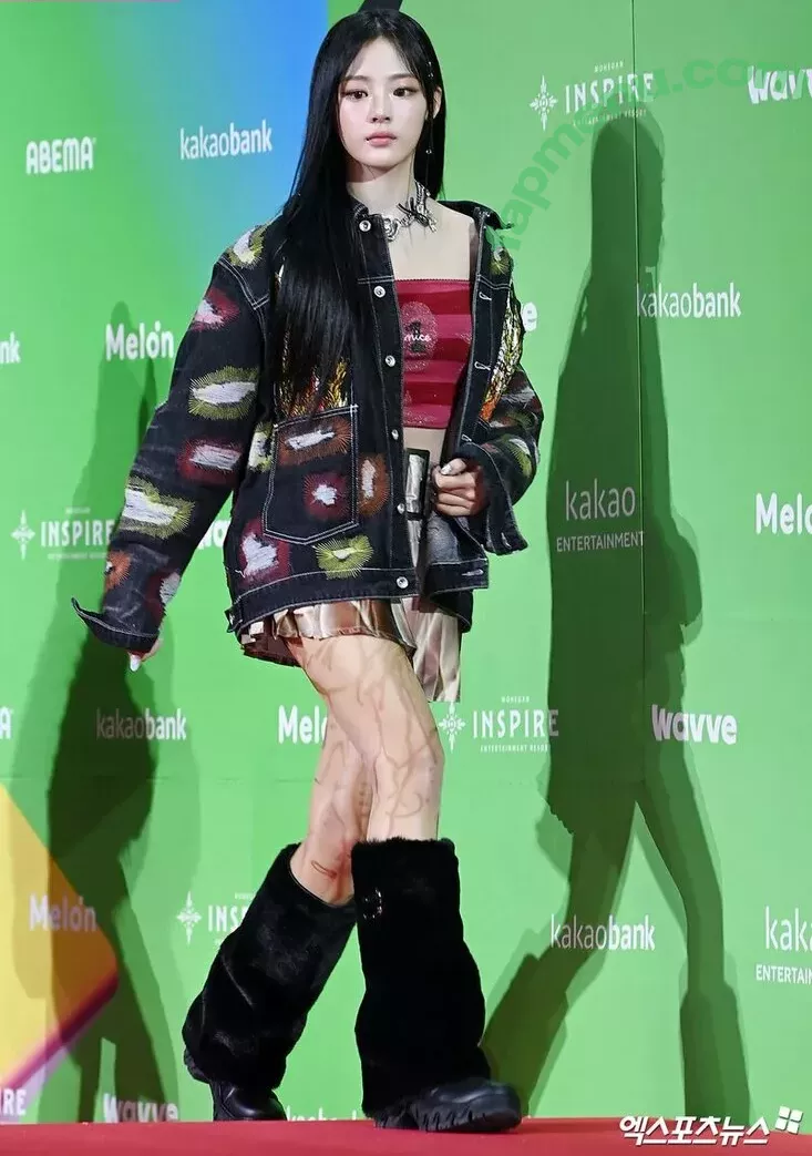 Minji nude photo #0115 (lovres_min__ / miniwithtattoos / newjeans_official)