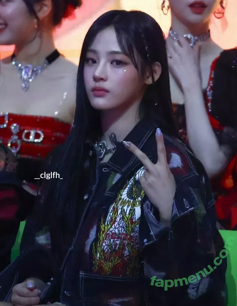 Minji nude photo #0116 (lovres_min__ / miniwithtattoos / newjeans_official)