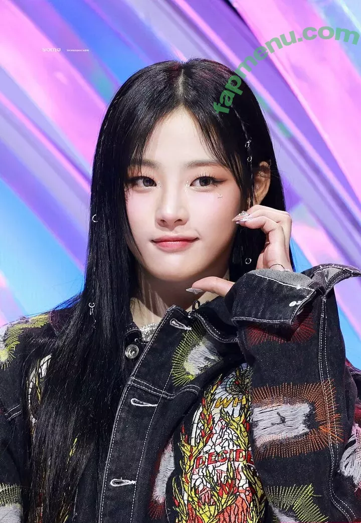 Minji nude photo #0126 (lovres_min__ / miniwithtattoos / newjeans_official)