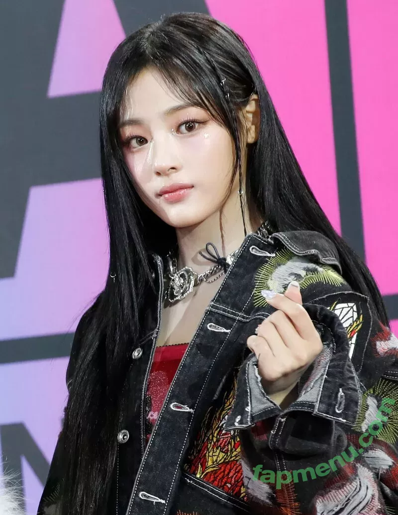 Minji nude photo #0128 (lovres_min__ / miniwithtattoos / newjeans_official)