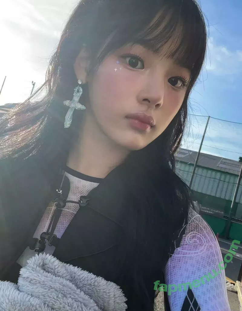 Minji nude photo #0133 (lovres_min__ / miniwithtattoos / newjeans_official)