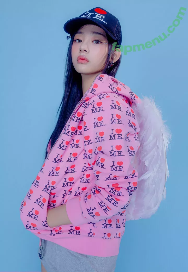 Minji nude photo #0152 (lovres_min__ / miniwithtattoos / newjeans_official)