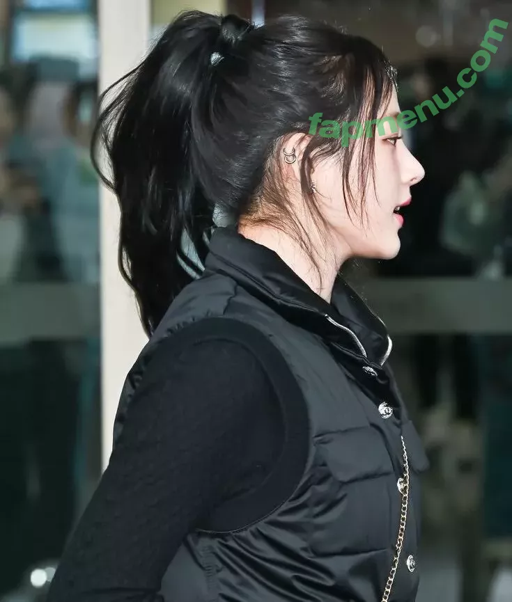 Minji nude photo #0155 (lovres_min__ / miniwithtattoos / newjeans_official)