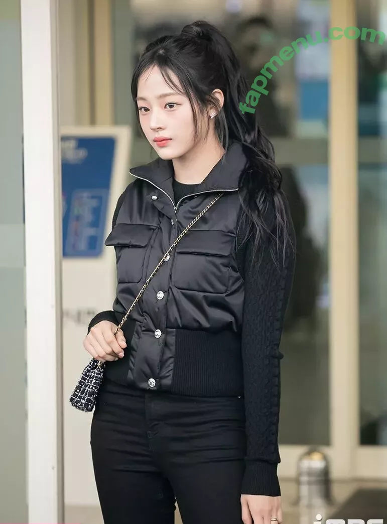 Minji nude photo #0156 (lovres_min__ / miniwithtattoos / newjeans_official)