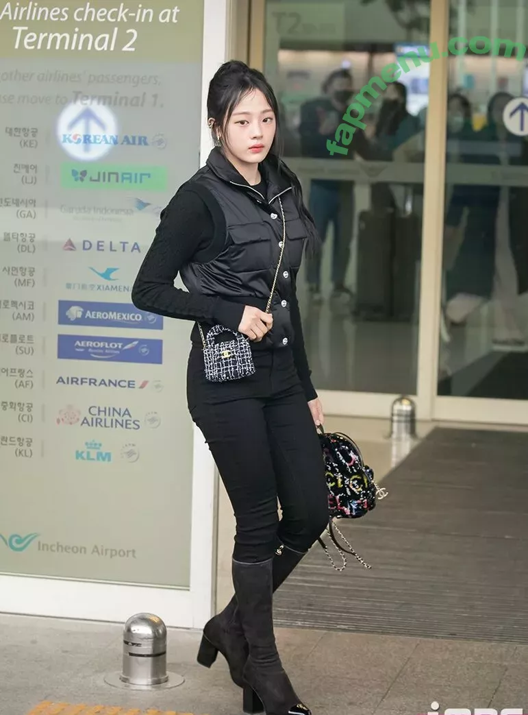 Minji nude photo #0162 (lovres_min__ / miniwithtattoos / newjeans_official)