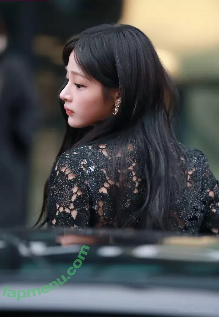 Minji nude photo #0168 (lovres_min__ / miniwithtattoos / newjeans_official)