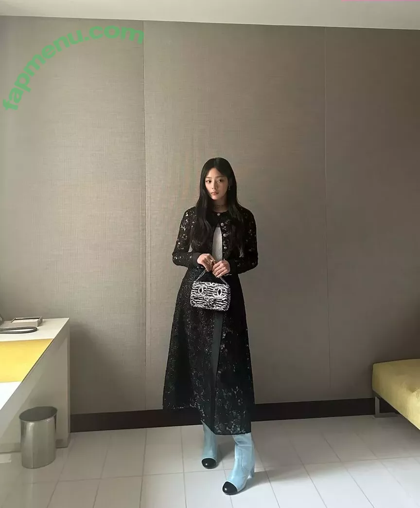 Minji nude photo #0179 (lovres_min__ / miniwithtattoos / newjeans_official)