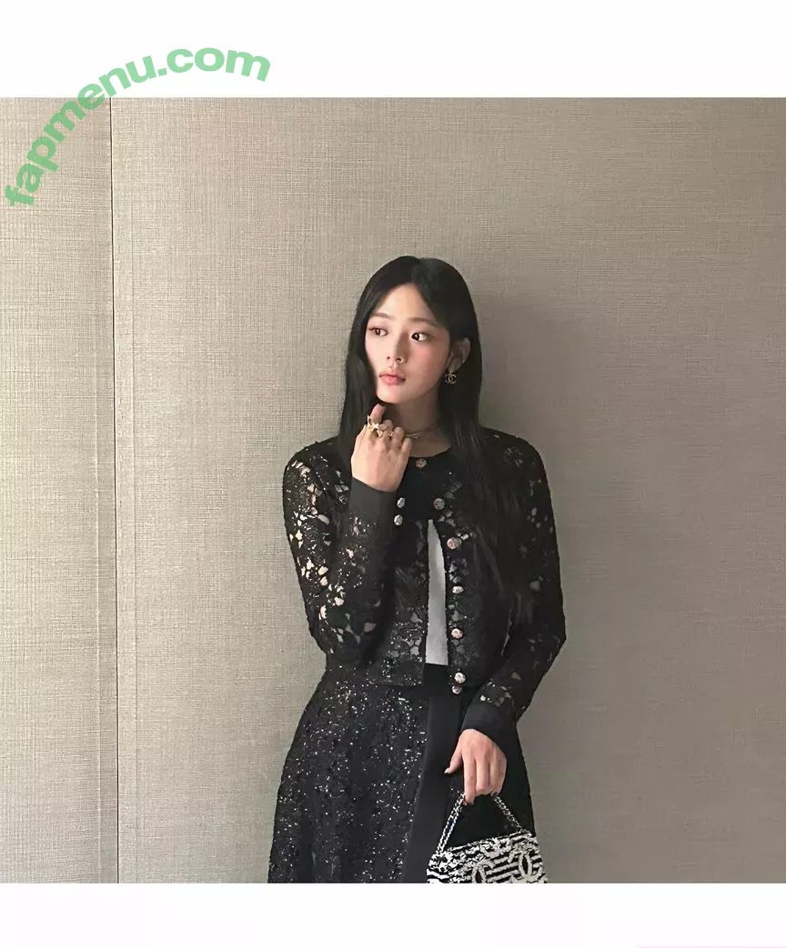 Minji nude photo #0183 (lovres_min__ / miniwithtattoos / newjeans_official)