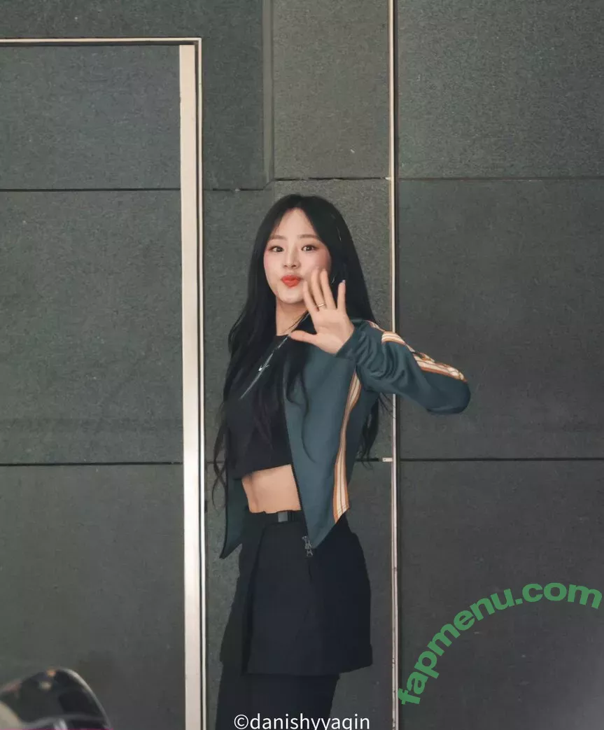 Minji nude photo #0197 (lovres_min__ / miniwithtattoos / newjeans_official)