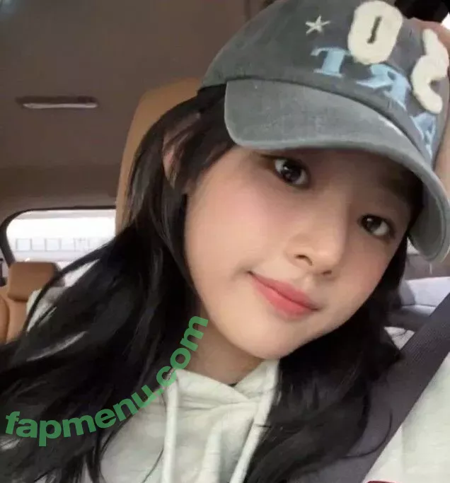 Minji nude photo #0215 (lovres_min__ / miniwithtattoos / newjeans_official)