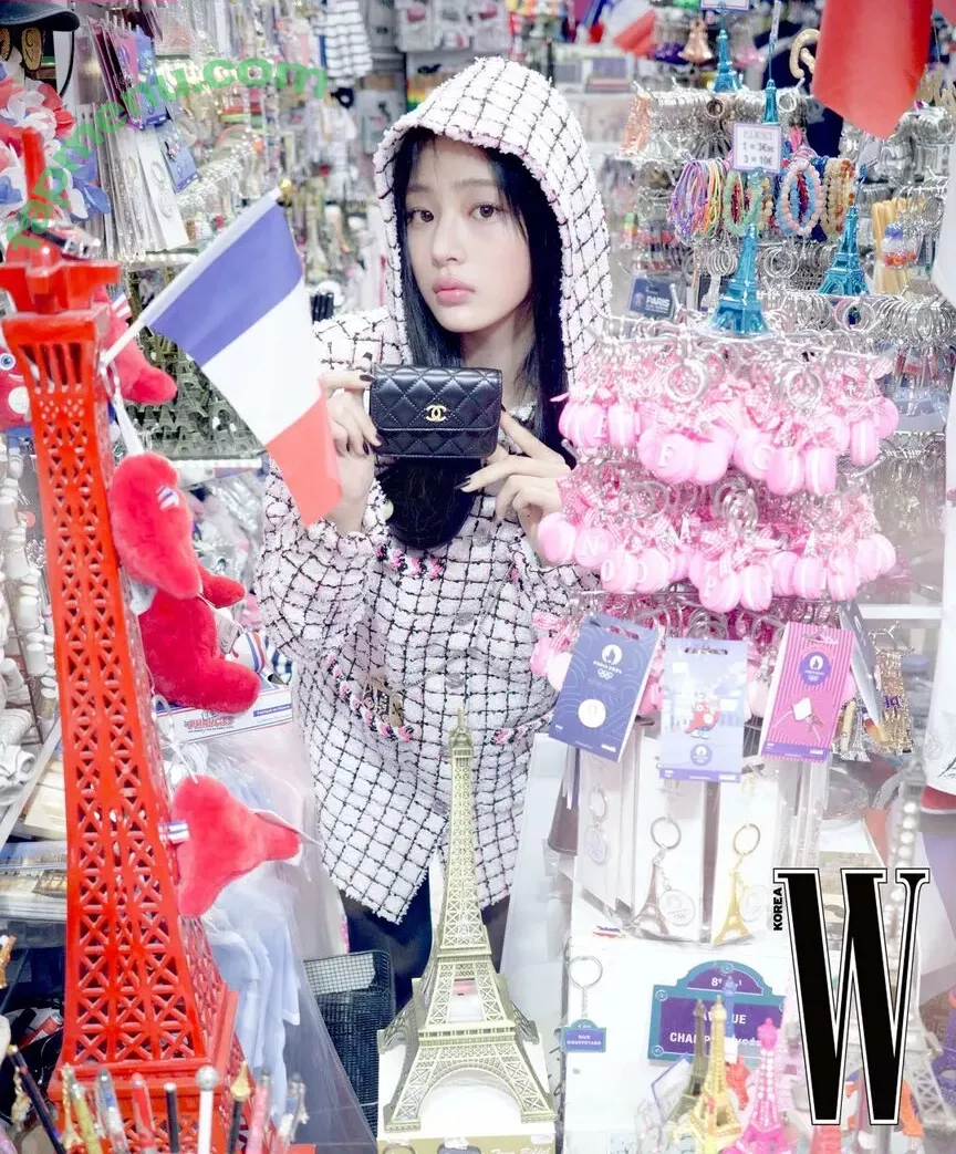 Minji nude photo #0239 (lovres_min__ / miniwithtattoos / newjeans_official)