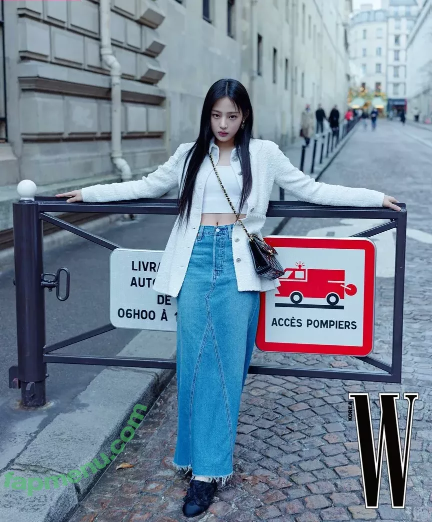 Minji nude photo #0242 (lovres_min__ / miniwithtattoos / newjeans_official)