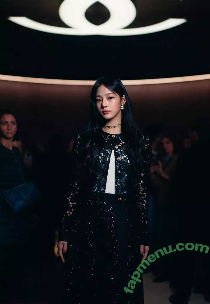 Minji nude photo #0267 (lovres_min__ / miniwithtattoos / newjeans_official)