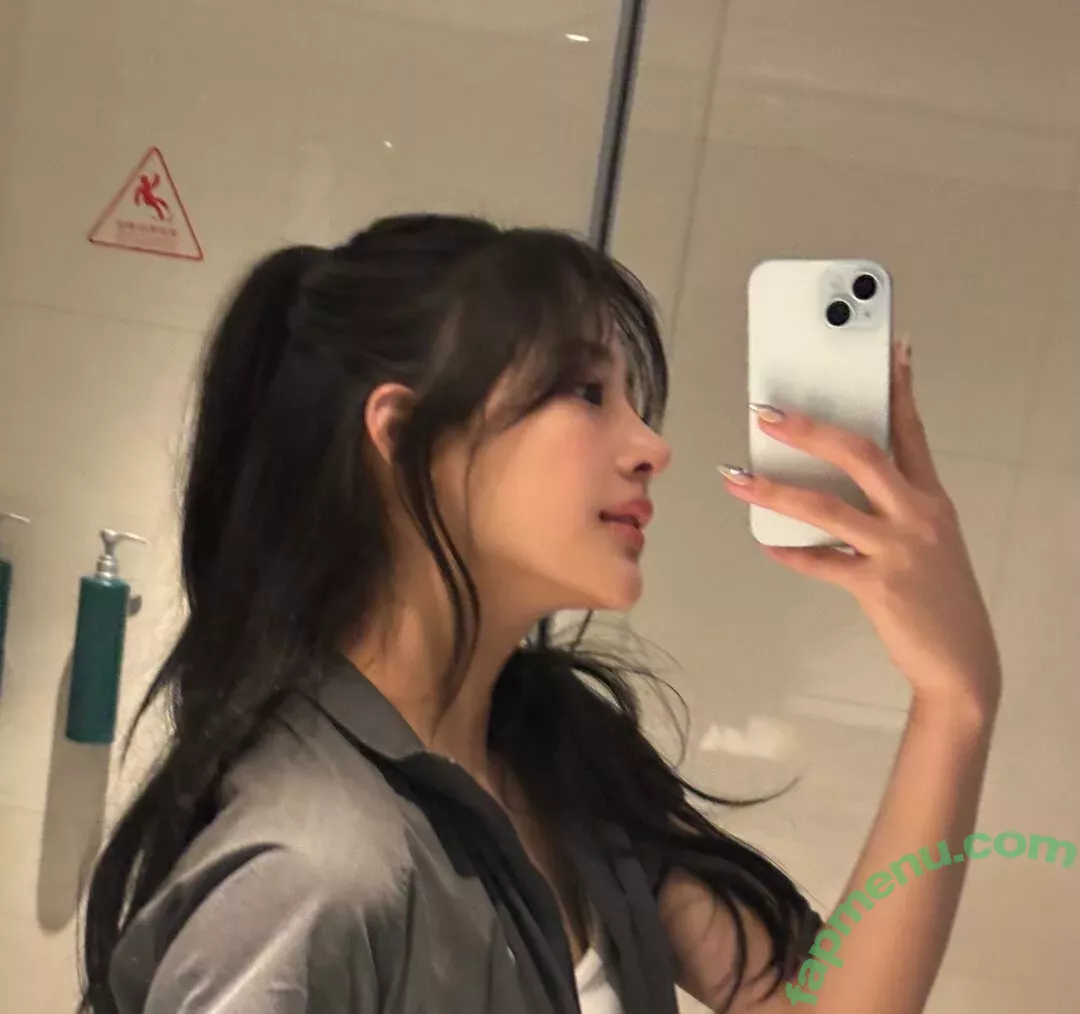 Minji nude photo #0287 (lovres_min__ / miniwithtattoos / newjeans_official)