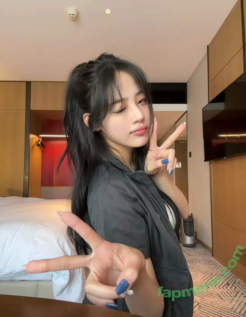 Minji nude photo #0289 (lovres_min__ / miniwithtattoos / newjeans_official)