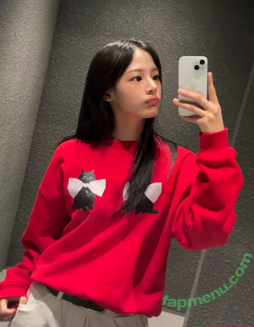 Minji nude photo #0303 (lovres_min__ / miniwithtattoos / newjeans_official)