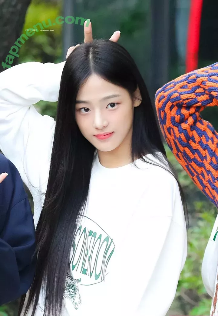 Minji nude photo #0306 (lovres_min__ / miniwithtattoos / newjeans_official)