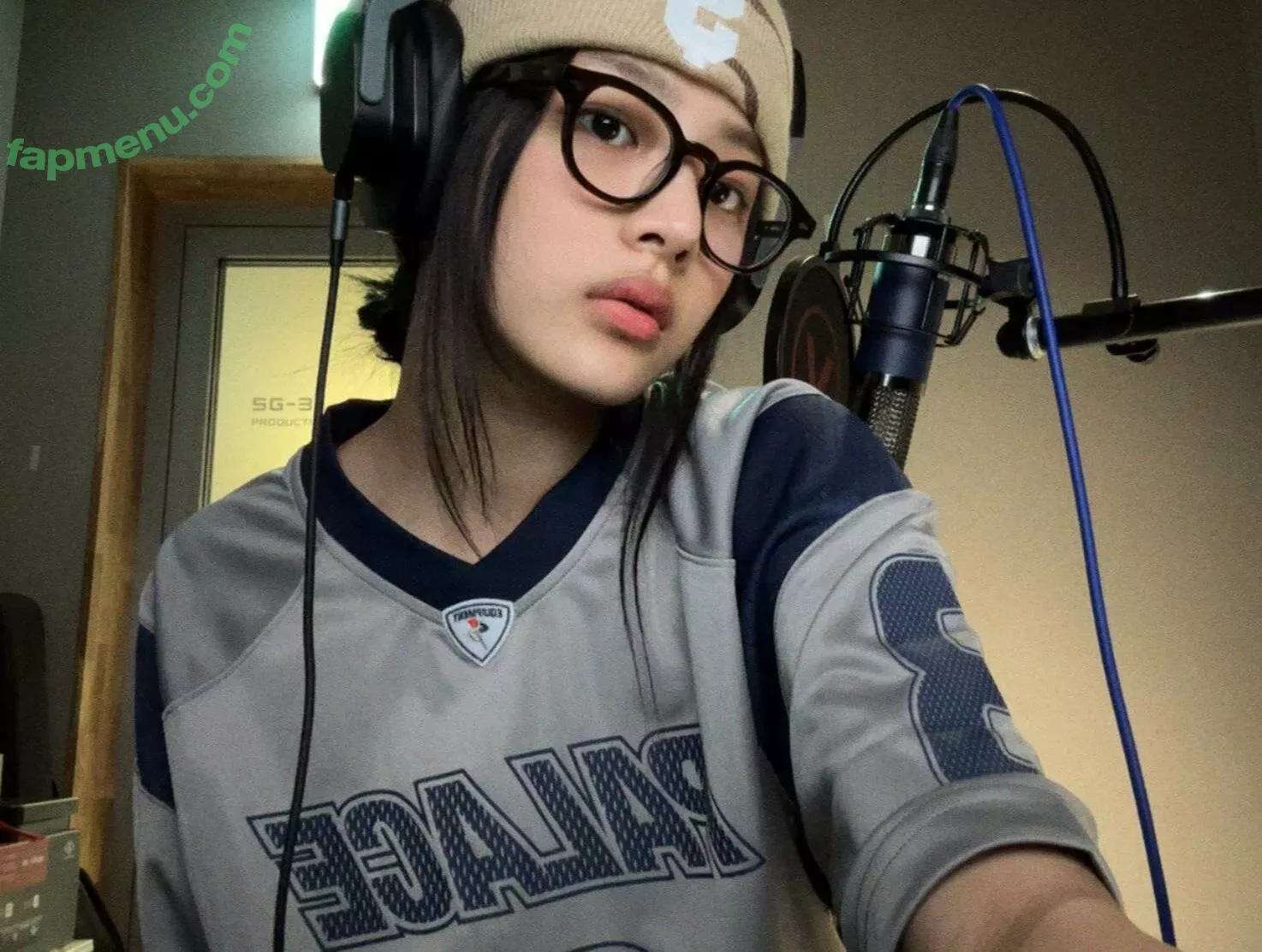 Minji nude photo #0318 (lovres_min__ / miniwithtattoos / newjeans_official)