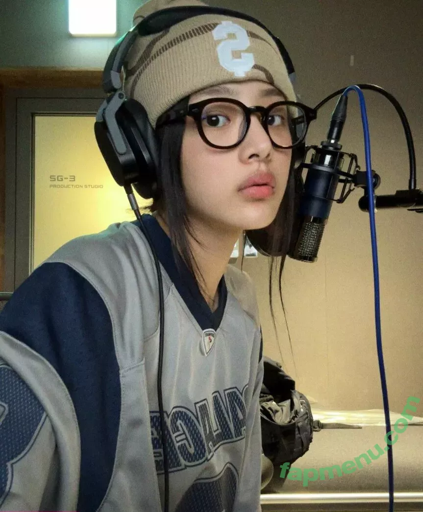 Minji nude photo #0319 (lovres_min__ / miniwithtattoos / newjeans_official)