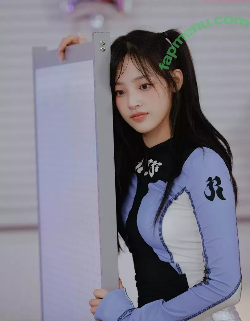 Minji nude photo #0321 (lovres_min__ / miniwithtattoos / newjeans_official)