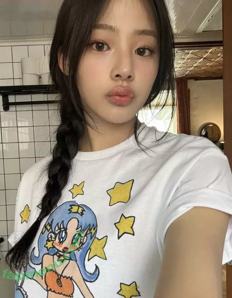 Minji nude photo #0418 (lovres_min__ / miniwithtattoos / newjeans_official)