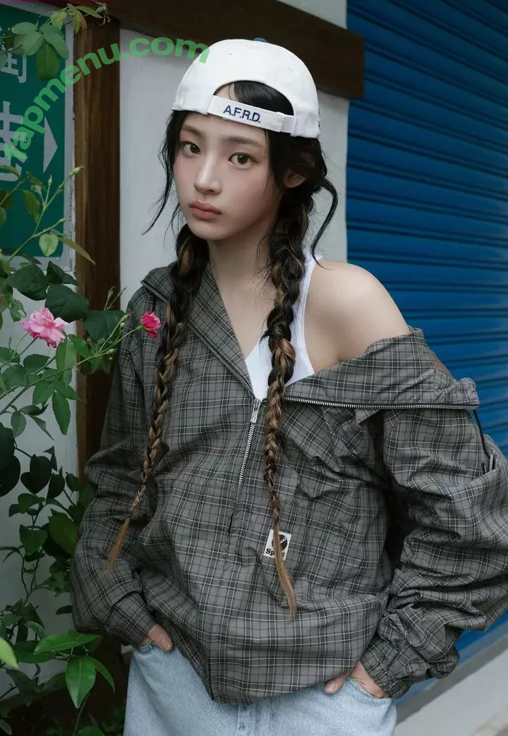 Minji nude photo #0467 (lovres_min__ / miniwithtattoos / newjeans_official)