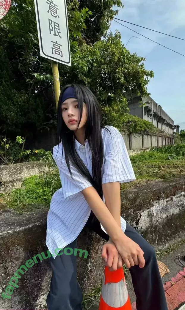 Minji nude photo #0524 (lovres_min__ / miniwithtattoos / newjeans_official)