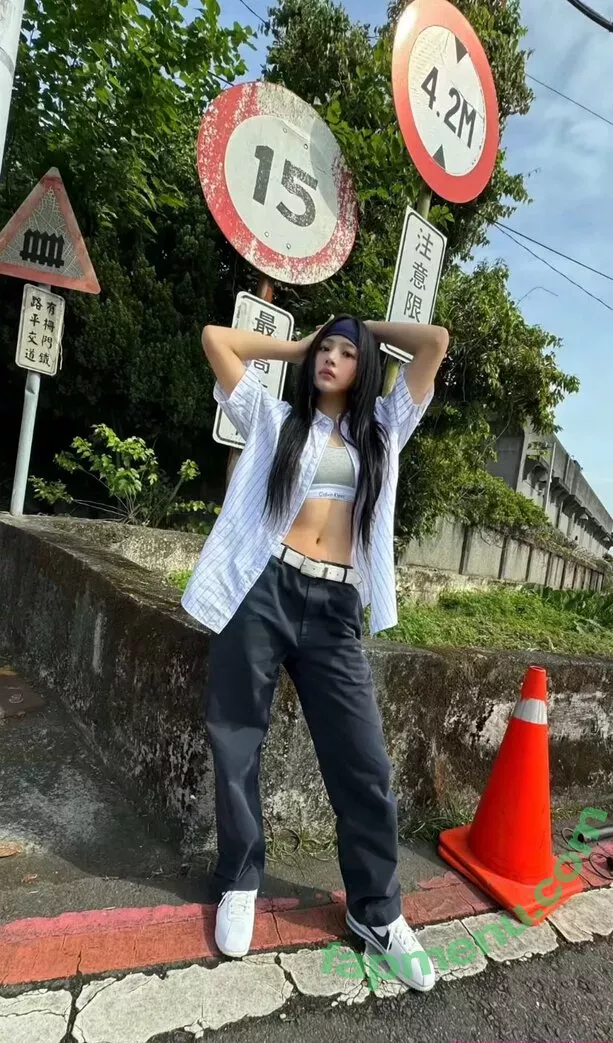 Minji nude photo #0528 (lovres_min__ / miniwithtattoos / newjeans_official)