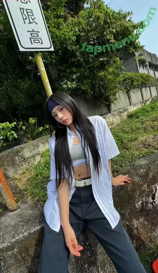 Minji nude photo #0529 (lovres_min__ / miniwithtattoos / newjeans_official)