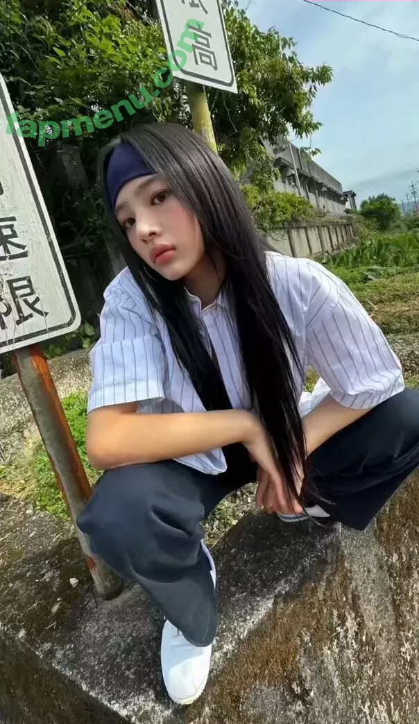 Minji nude photo #0530 (lovres_min__ / miniwithtattoos / newjeans_official)