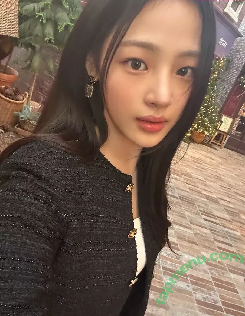 Minji nude photo #0564 (lovres_min__ / miniwithtattoos / newjeans_official)