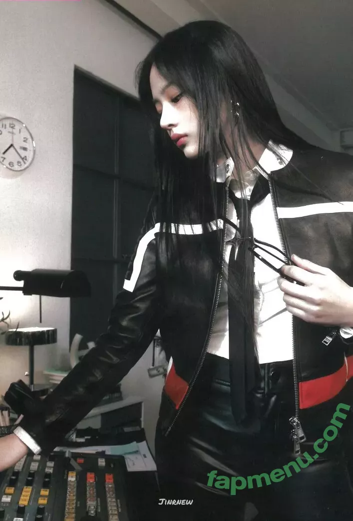 Minji nude photo #0647 (lovres_min__ / miniwithtattoos / newjeans_official)