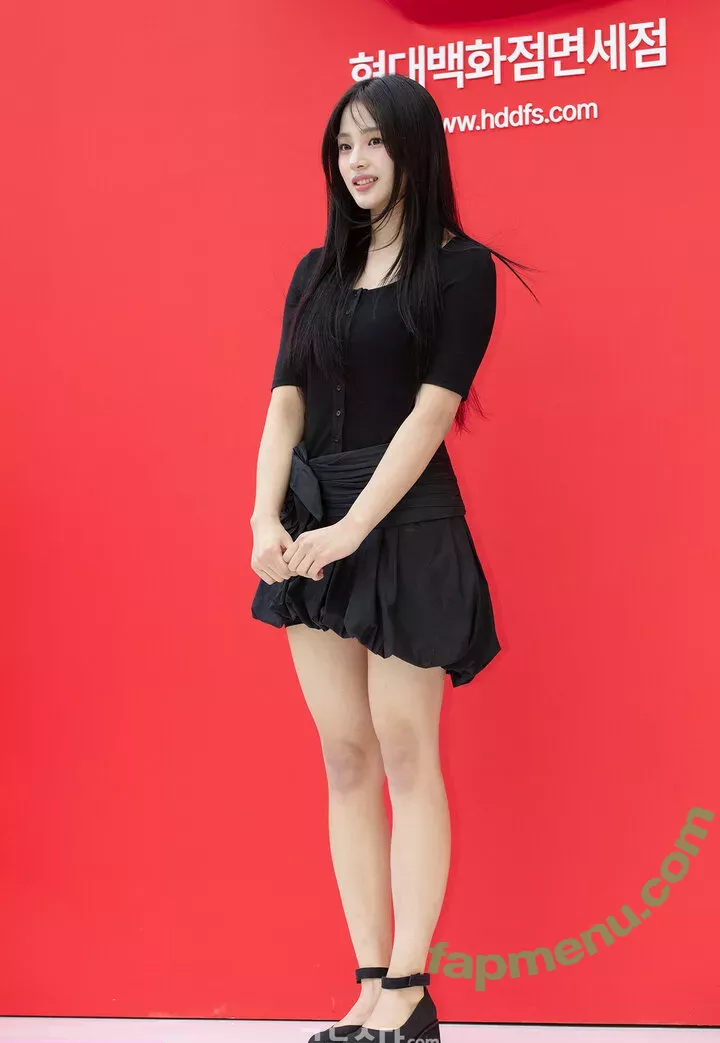 Minji nude photo #0660 (lovres_min__ / miniwithtattoos / newjeans_official)