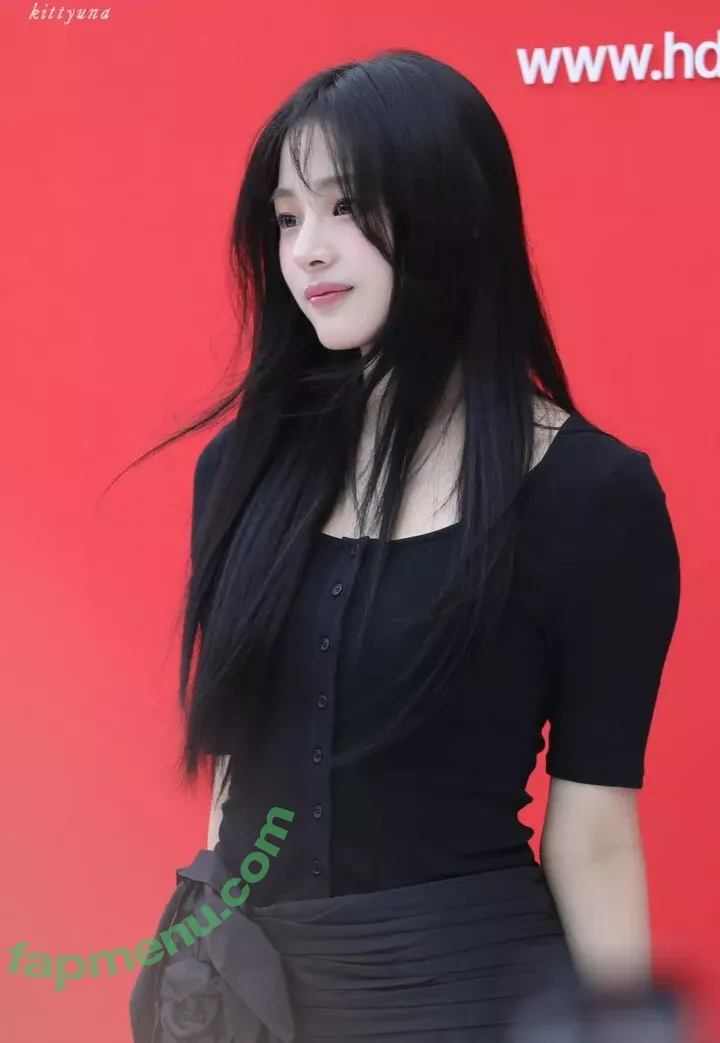 Minji nude photo #0664 (lovres_min__ / miniwithtattoos / newjeans_official)