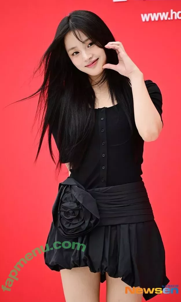 Minji nude photo #0672 (lovres_min__ / miniwithtattoos / newjeans_official)
