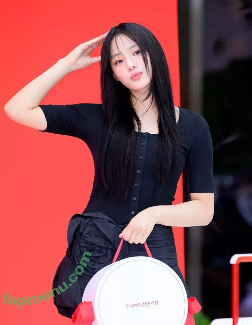 Minji nude photo #0673 (lovres_min__ / miniwithtattoos / newjeans_official)